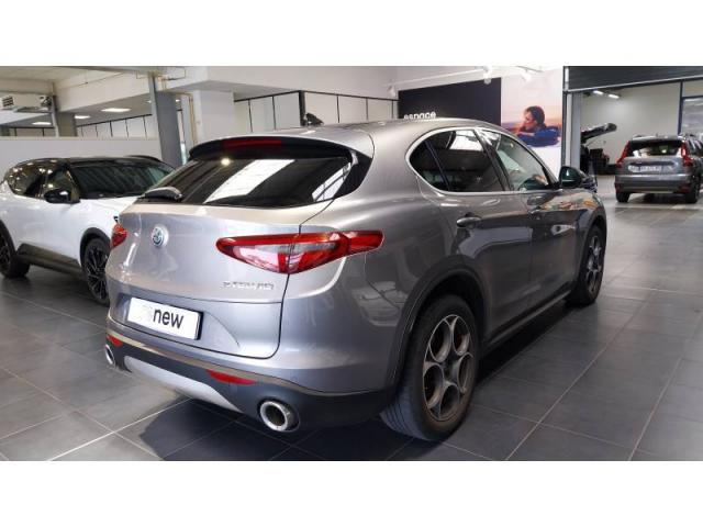 Alfa Romeo Stelvio image 2