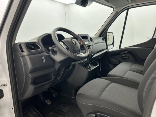 Renault Master image 1