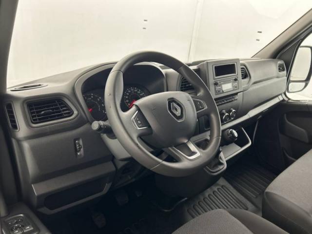 Renault Master image 2