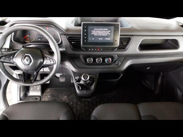 Renault Trafic image 2