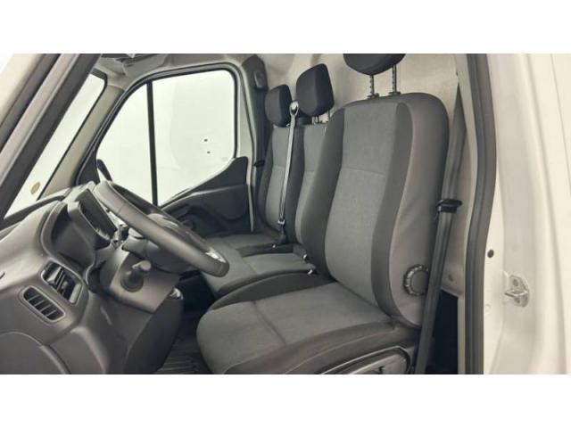 Renault Master image 2