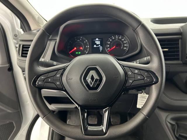 Renault Trafic image 2