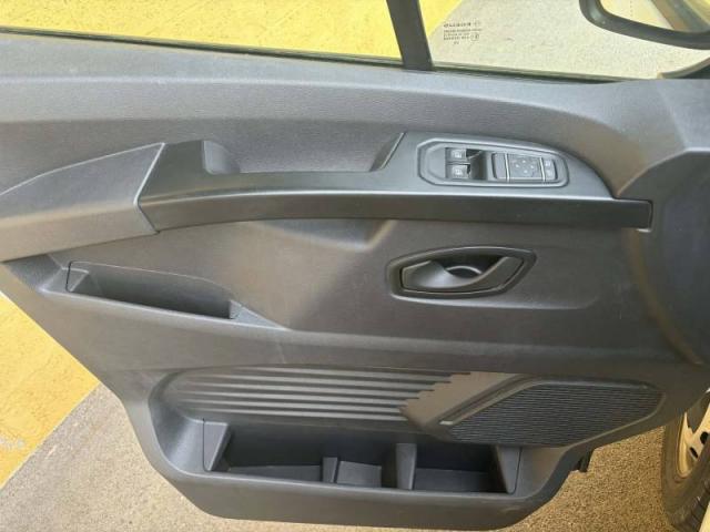 Renault Trafic image 9