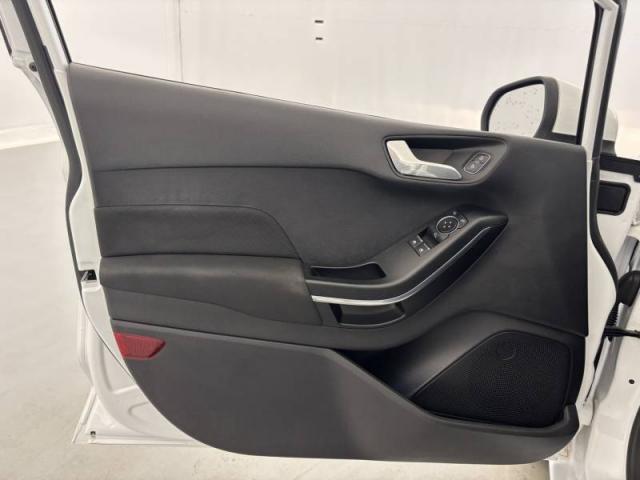 Ford Fiesta image 6