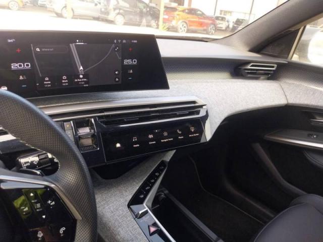 Peugeot 5008 image 2