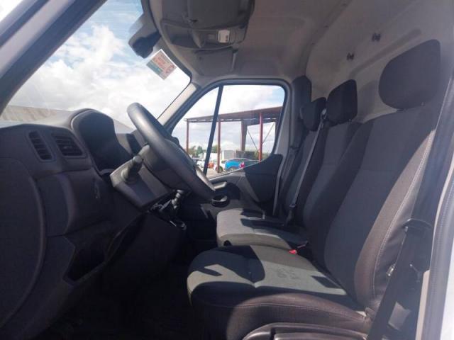 Renault Master image 2