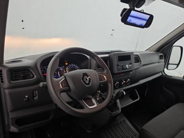 Renault Master image 2