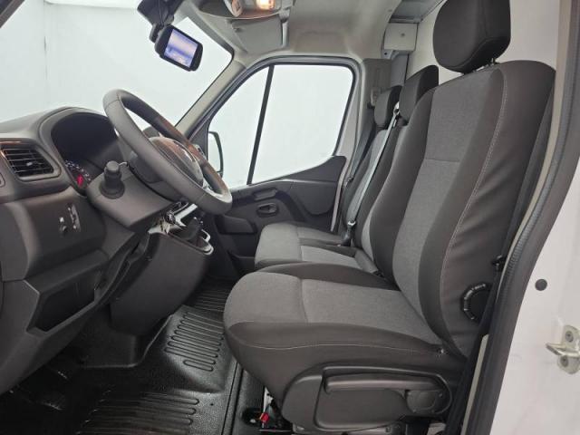Renault Master image 1