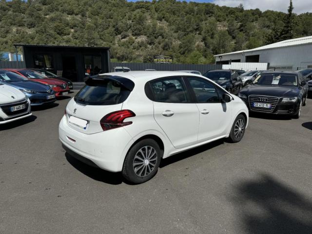 Peugeot 208 image 2