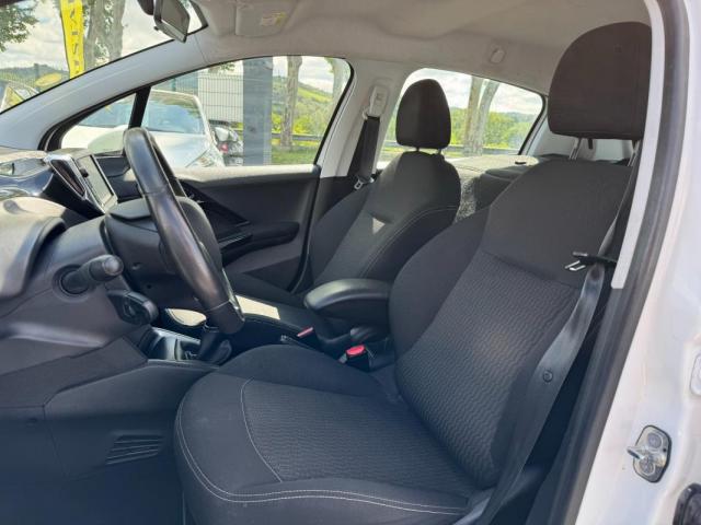 Peugeot 208 image 1