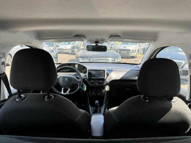 Peugeot 208 image 4