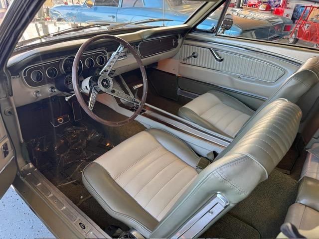 Ford Mustang image 3