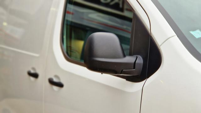 Peugeot Expert image 2
