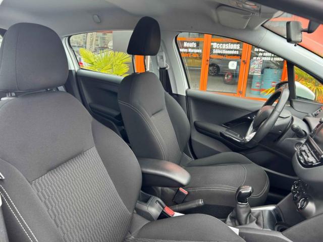 Peugeot 208 image 6