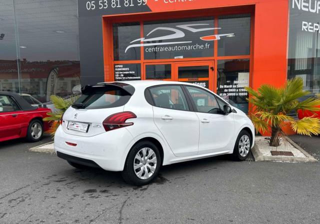 Peugeot 208 image 8