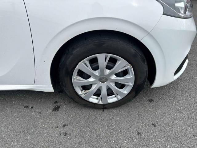 Peugeot 208 image 7