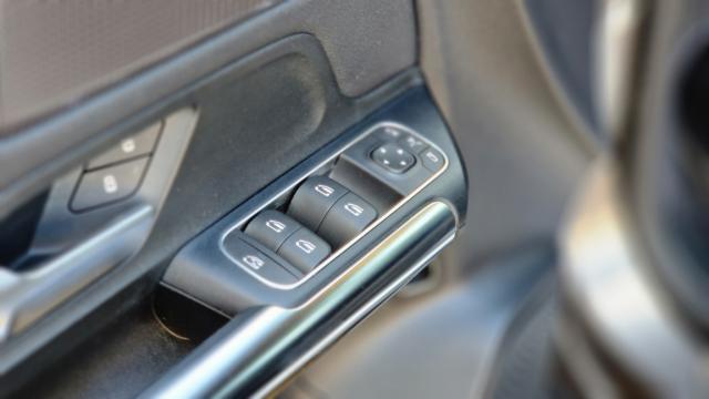 Mercedes Benz Gla image 2