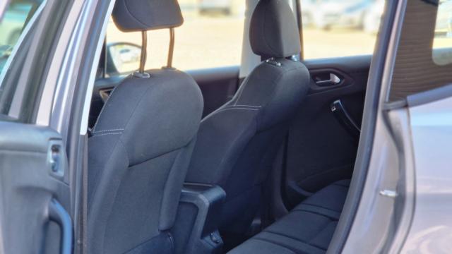 Peugeot 2008 image 6