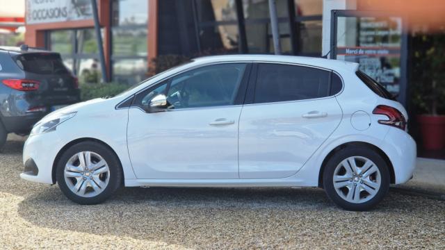 Peugeot 208 image 2