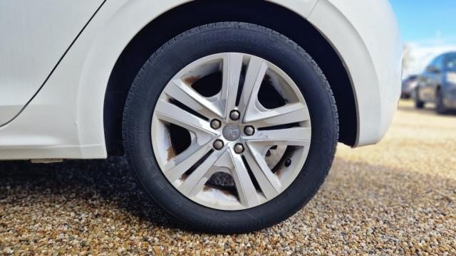 Peugeot 208 image 7