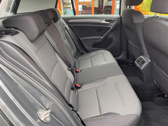 Volkswagen Golf image 9