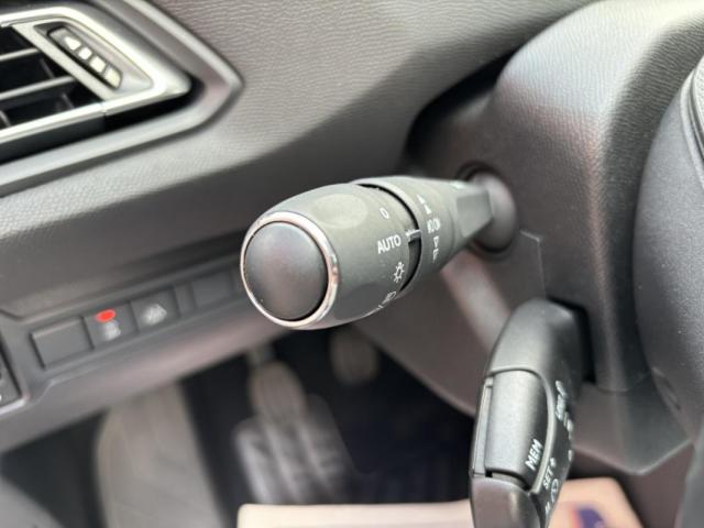 Peugeot 308 image 2