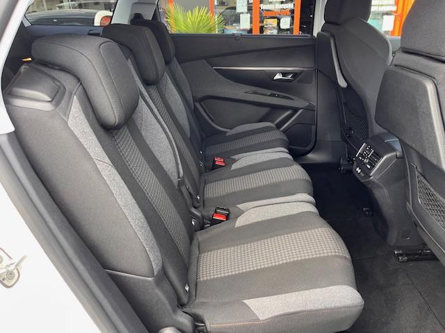 Peugeot 5008 image 9