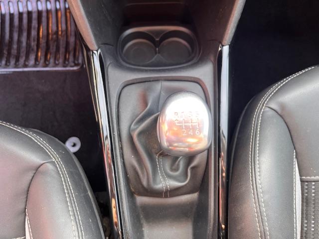Peugeot 2008 image 1