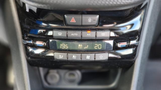 Peugeot 208 image 6