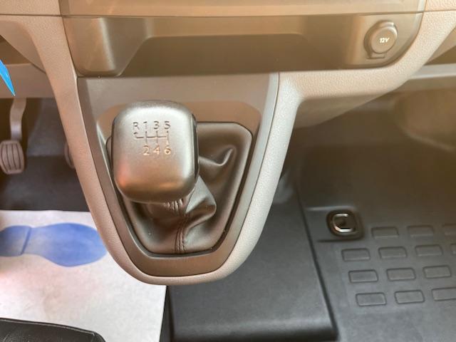 Peugeot Expert image 8
