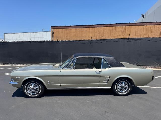 Ford Mustang image 8