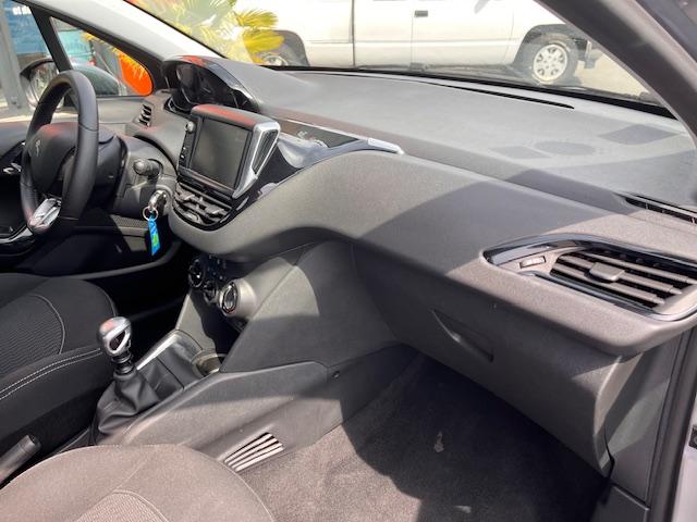 Peugeot 208 image 6