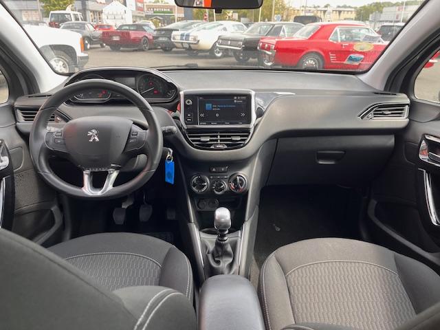 Peugeot 208 image 1