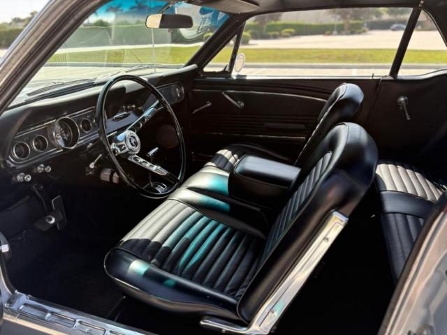 Ford Mustang image 2