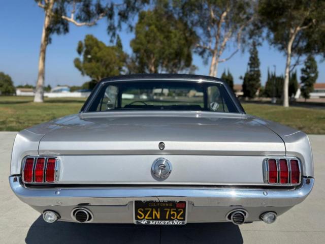 Ford Mustang image 6