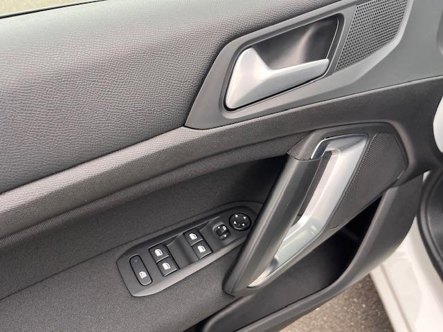 Peugeot 308 image 1