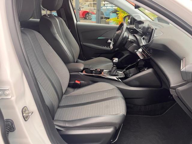 Peugeot 208 image 9