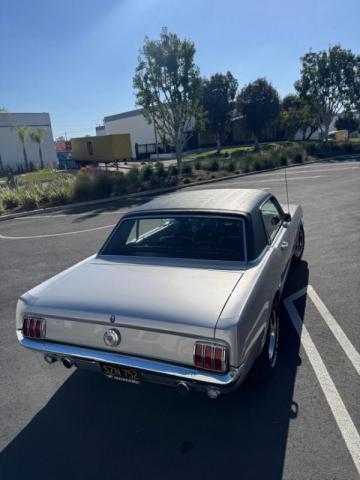Ford Mustang image 2