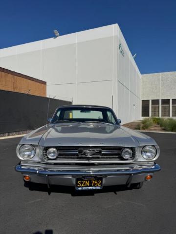 Ford Mustang image 9