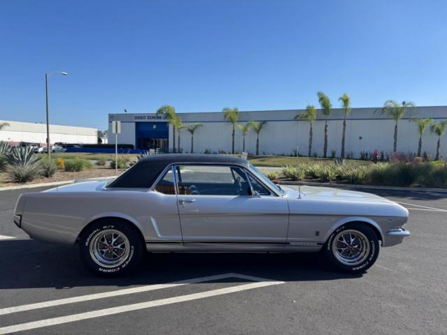 Ford Mustang image 6