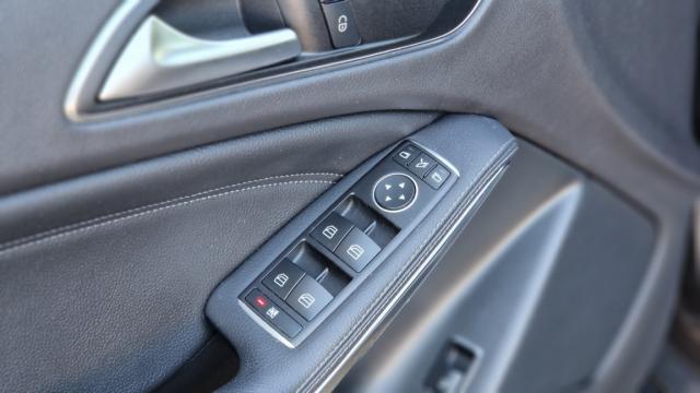 Mercedes Benz Gla image 3