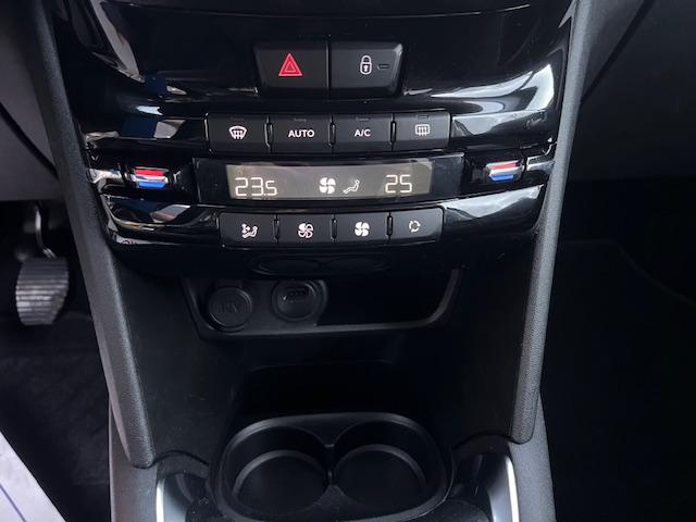 Peugeot 208 image 8