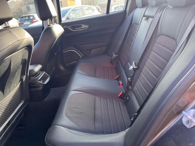 Alfa Romeo Giulia image 2