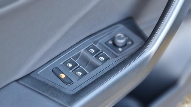 Volkswagen T-Roc image 2