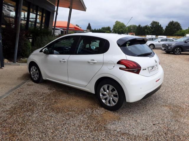 Peugeot 208 image 8
