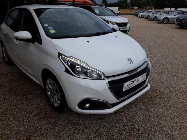 Peugeot 208 image 9