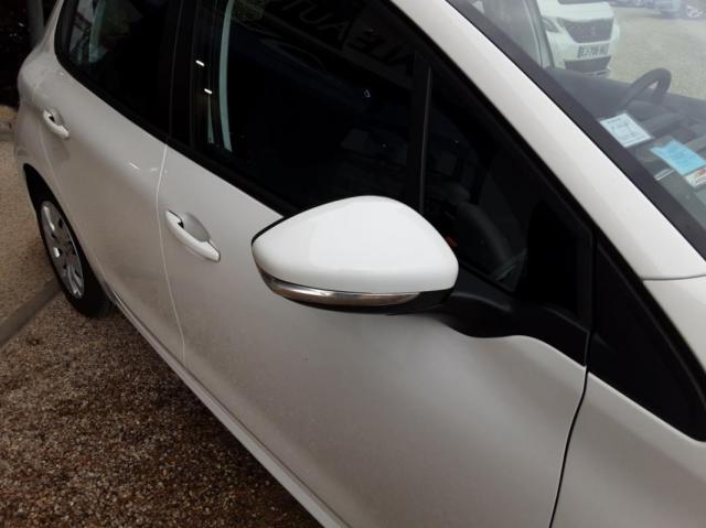 Peugeot 208 image 5