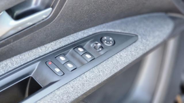 Peugeot 5008 image 2