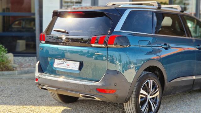 Peugeot 5008 image 1
