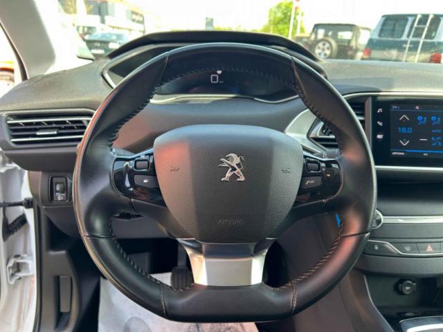 Peugeot 308 image 1